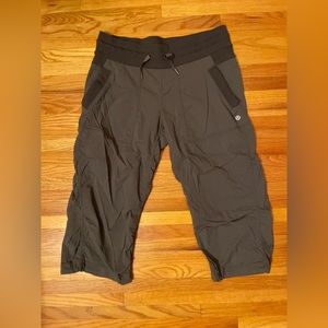 Lululemon studio crops in Wren (green) size 6